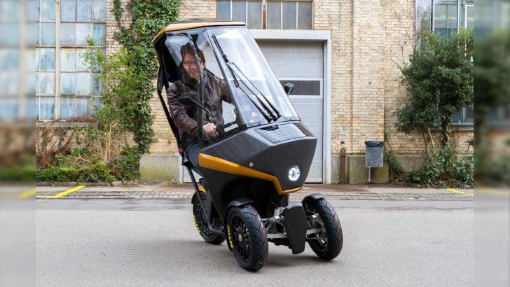 This 3-Wheel Electric Scooter Runs on Solar Power and Will Easily Get You Out of Traffic Jams