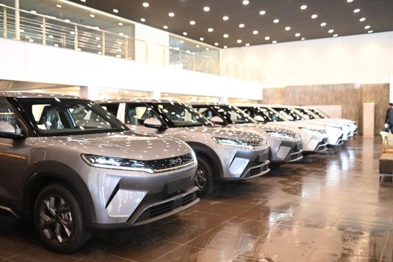 BYD-MMC Delivers 100 Atto 2 Vehicles Across Pakistan in a Single Day